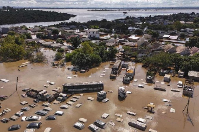 Na cidade, mais de 40 mil pessoas tiveram que deixar suas casas -  (crédito: Carlos FABAL / AFP)