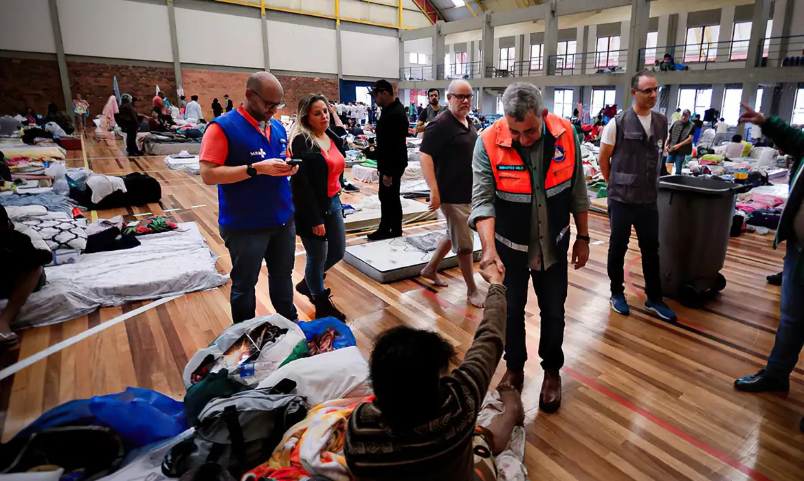 Quase 70 mil pessoas estão em abrigos gaúchos devido às fortes chuvas -  (crédito: EBC)