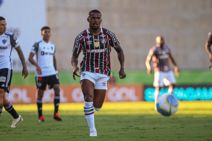 Douglas Costa, do Fluminense, sentiu a coxa direita no duelo com o Colo-Colo -  (crédito: - Foto: Marcelo Gonçalves/Fluminense)