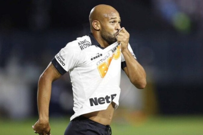 Fellipe Bastos em ação pelo Amazonas, seu último clube na carreira -  (crédito: Foto: Divulgação / Amazonas FC)