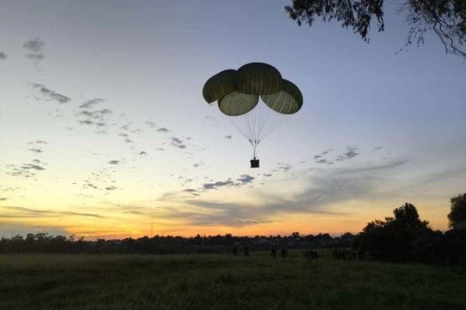 Alimentos lançados em áreas isoladas