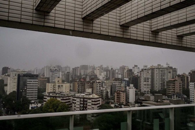 A previsão do Inmet é que os acumulados de chuva entre hoje e segunda-feira (13) superem os 150 milímetros em boa parte do Rio Grande do Sul -  (crédito: Nelson ALMEIDA/AFP)