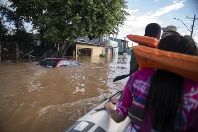 Ao todo, 1.947.372 gaúchos foram afetados pelas fortes chuvas -  (crédito: CARLOS FABAL / AFP)