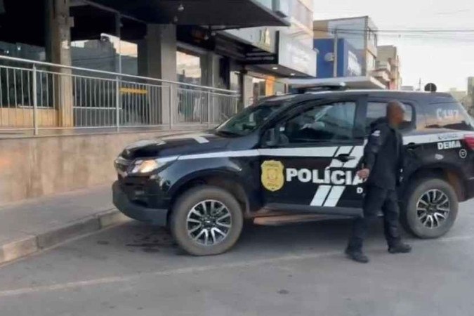 Agentes cumpriram dois mandatos de busca e apreensão no Itapoã e em uma imobiliária em Vicente Pires  -  (crédito: Divulgação: Polícia Civil )
