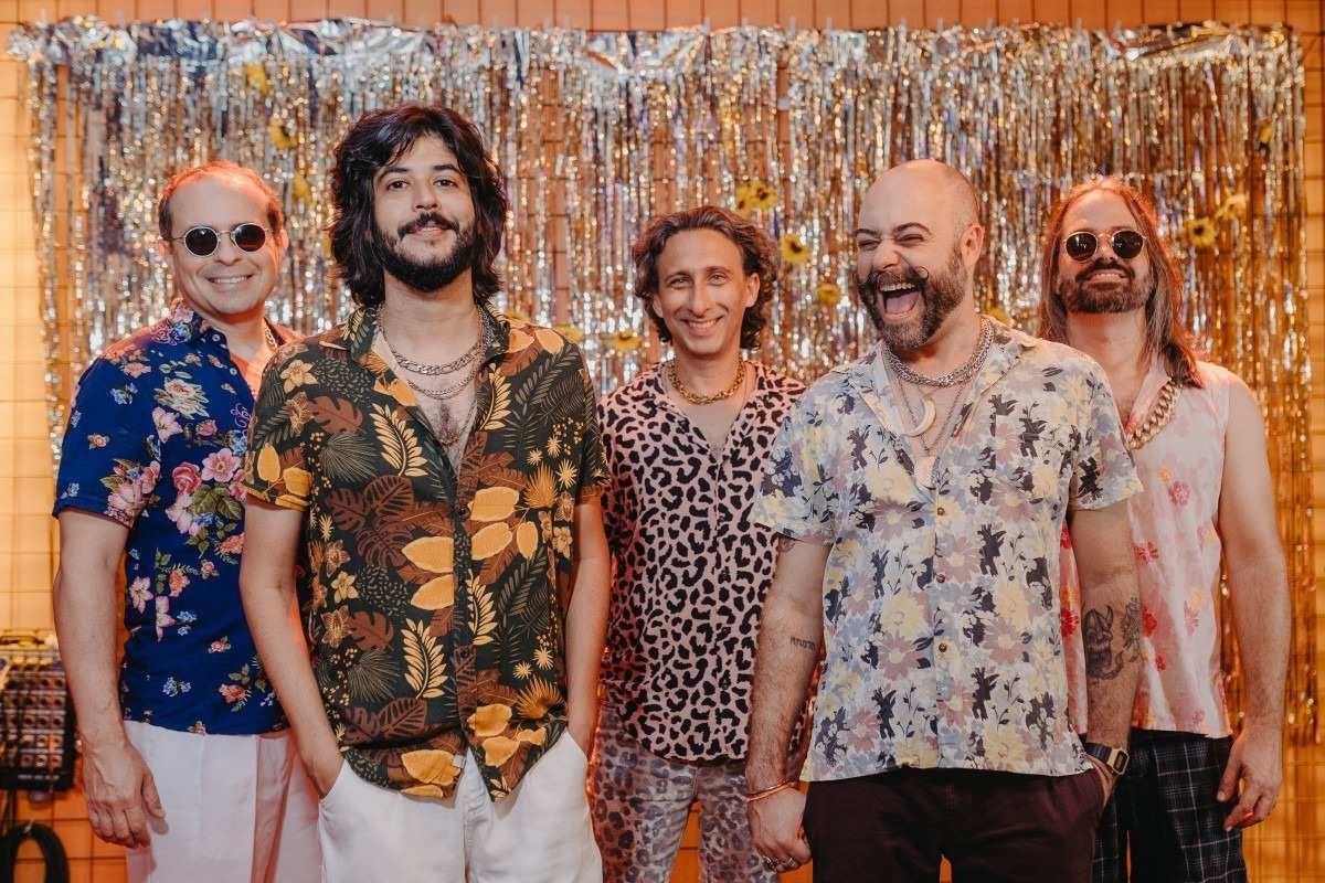 A banda Bregas e Rosas leva mistura de estilos para o palco da Infinu