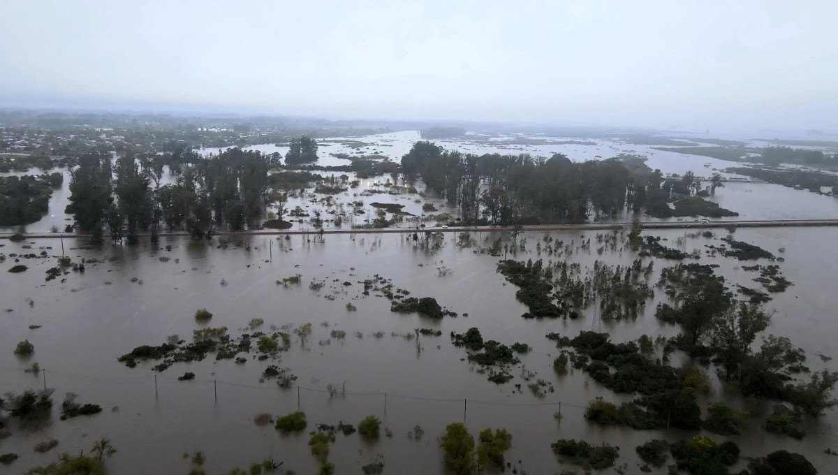 Vista aérea do inundado rio Olimar em Treinta y Tres      