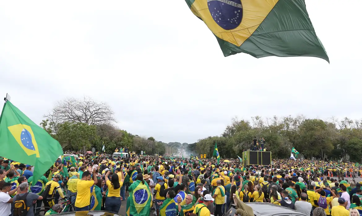 STF condena mais 14 réus pelos atos de 8 de janeiro