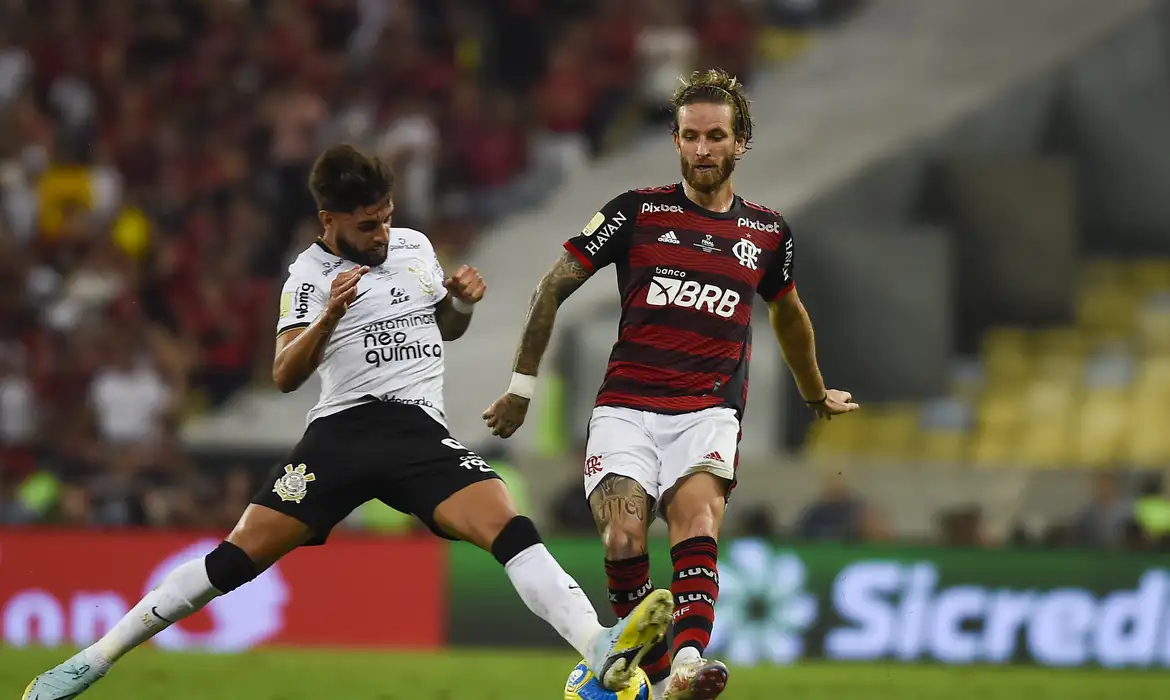 Brasileiro: Flamengo e Corinthians medem forças no Maracanã -  (crédito: EBC)