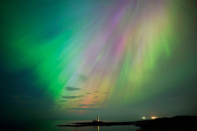 Aurora boreal vista na cidade inglesa de Leek -  (crédito: Reuters)