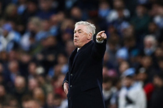 Carlo Ancelotti durante partida do Real Madrid - Foto: Darren Staples/AFP via Getty Images -  (crédito: Darren Staples/AFP via Getty Images)