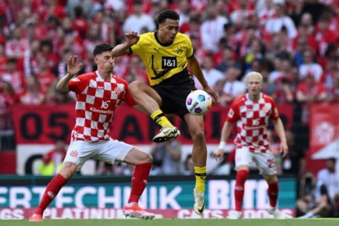 Borussia Dortmund não resiste ao Mainz fora de casa -  (crédito: Foto: Kirill Kudryavtsev/AFP via Getty Images)