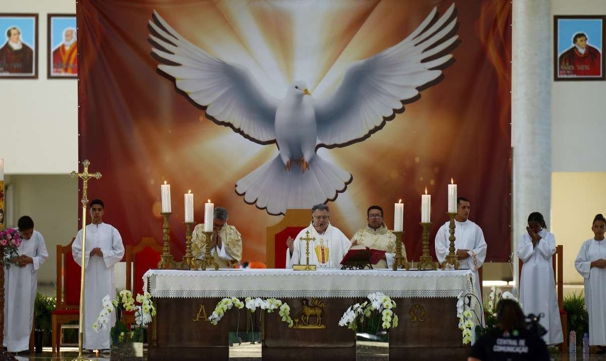  12/05/2024 Credito: Ed Alves/CB/DA.Press. Cidades. Festa de Pentecostes 2024 - Padre Moacir Anastacio. 