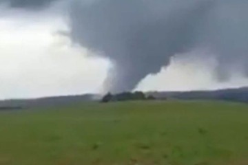 Tornado na cidade de Gentil, no Rio Grande do Sul -  (crédito: Twitter/ reprodução)