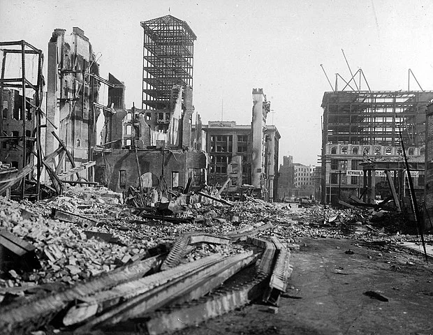 No dia 18 de abril de 1906, há 118 anos, a cidade de San Francisco foi sacudida por um forte sismo que atingiu magnitude 8 na Escala Richter. Conhecimento como O Grande Terremoto, foi o maior já registrado nos EUA, durou 1 minuto e meio, e deixou mais de 3 mil vítimas.  -  (crédito: Domínio Público)