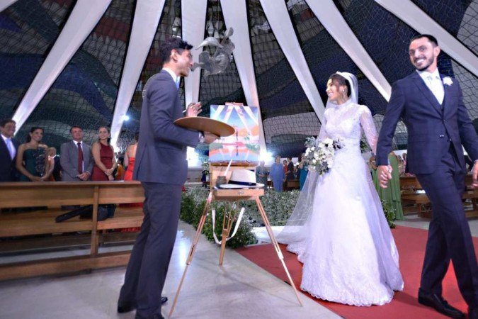  12/05/2024 Credito: Ed Alves/CB/DA.Press. Revista. Novidades nos casamentos - Pintura ao Vivo. Na foto, Pintor Zau. Casamento na Catedral. 