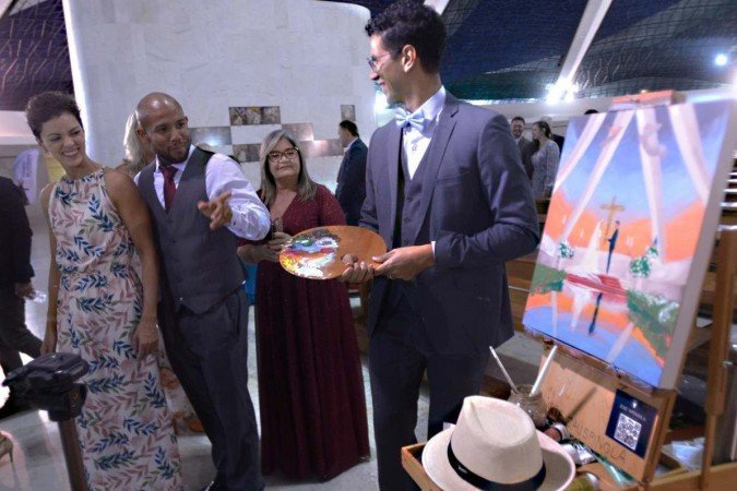  12/05/2024 Credito: Ed Alves/CB/DA.Press. Revista. Novidades nos casamentos - Pintura ao Vivo. Na foto, Pintor Zau. Casamento na Catedral. 