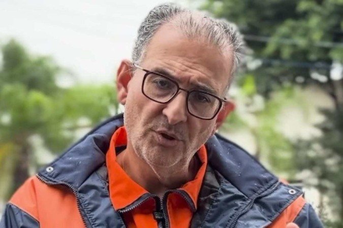 No vídeo, publicado nas redes sociais, o prefeito faz um alerta de evacuação imediata - (crédito: Reprodução/Instagram @prefcanoas) No vídeo, publicado nas redes sociais, o prefeito faz um alerta de evacuação imediata - (crédito: Reprodução/Instagram @prefcanoas)