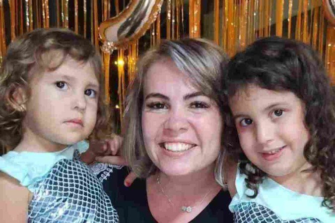 Rebeca Costa e as filhas Ana Lis,6, e MIa, 3 anos - (crédito: Arquivo pessoal) Rebeca Costa e as filhas Ana Lis,6, e MIa, 3 anos - (crédito: Arquivo pessoal)