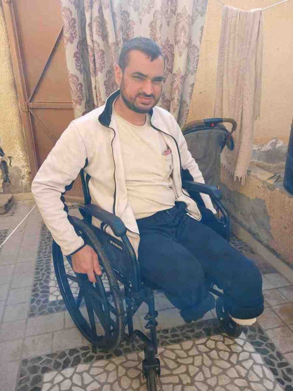 O engenheiro Ahmed Ibrahim, marido de Walaa, perdeu as duas pernas em um bombardeio