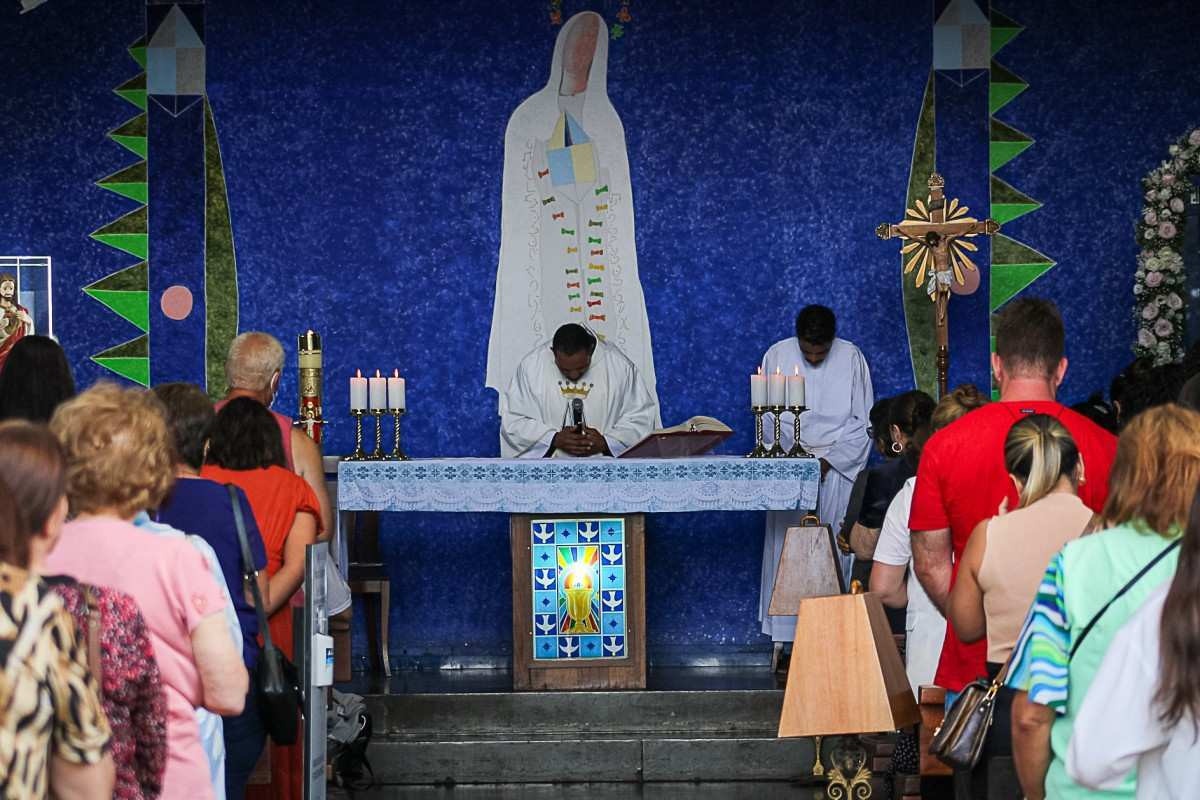  Em 13 de maio, católicos do mundo inteiro celebram o dia de Nossa Senhora de Fátima