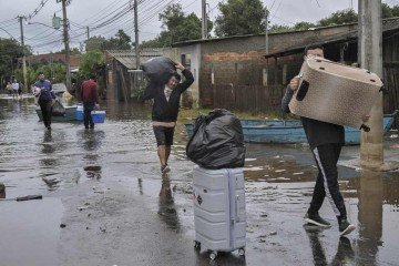 Na região Sul, o fenômeno chega com a previsão de chuvas intensas -  (crédito:  AFP)