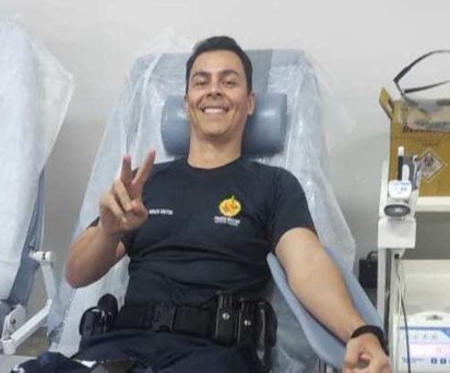 Um grupo de 74 policiais militares organizaram um mutirão de doação de sangue para incentivar a população a doar -  (crédito: PM/Divulgação)