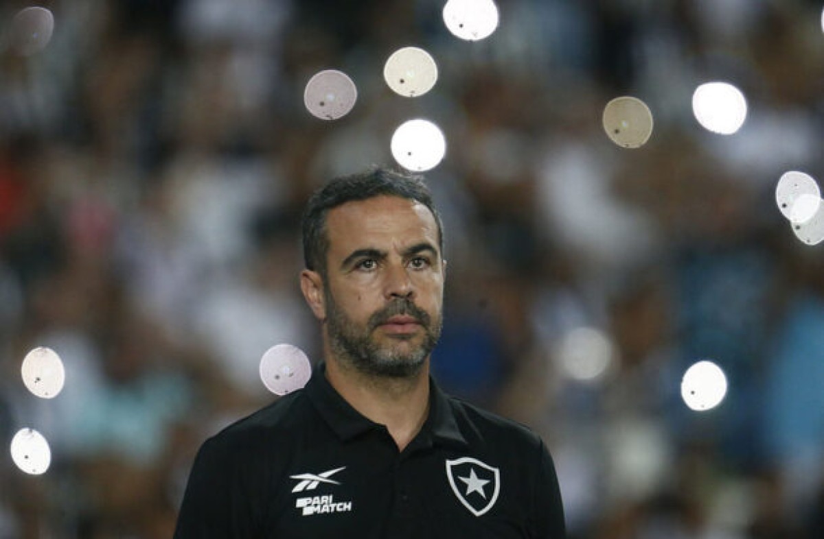 Artur Jorge supera início de Luís Castro no Botafogo