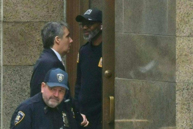  Former Trump attorney Michael Cohen (L) arrives at Manhattan Criminal Court for the trial of former US President Donald Trump for allegedly covering up hush money payments linked to extramarital affairs in New York City, on May 13, 2024. Donald Trump's criminal trial in New York was expected to hear his former lawyer turned tormentor Michael Cohen testify Monday about his role in what prosecutors say was a cover up of payments to hide an affair. (Photo by ANGELA WEISS / AFP)
      