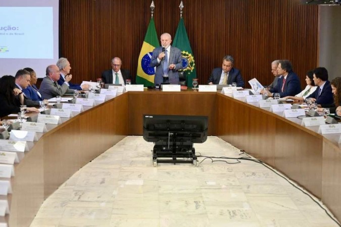 As medidas de ajuda financeira às famílias foram debatidas por Lula em reunião ministerial ontem -  (crédito: Evaristo Sa / AFP)