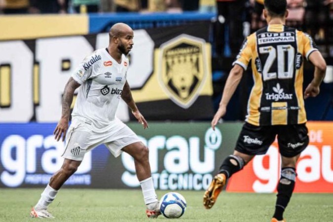 Patrick ainda busca melhor ritmo de jogo para ganhar titularidade no Santos -  (crédito: Foto: Raul Baretta/Santos)