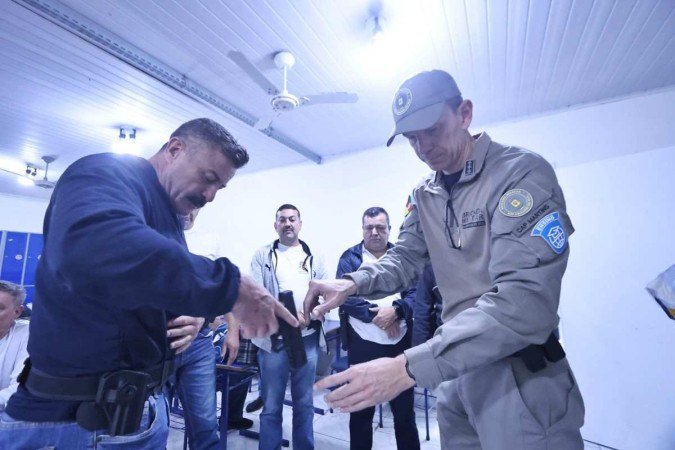 Treinamento de policiais da reserva que vão atuar em abrigos do RS