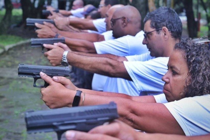 Treinamento de policiais da reserva que vÃ£o atuar em abrigos do RS