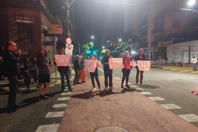 Moradores protestam contra falta de energia em Porto Alegre -  (crédito: material cedido ao Correio)