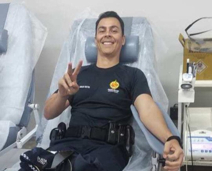 Um grupo de 74 policiais militares organizaram um mutirão de doação de sangue para incentivar a população a doar -  (crédito: PM/Divulgação)