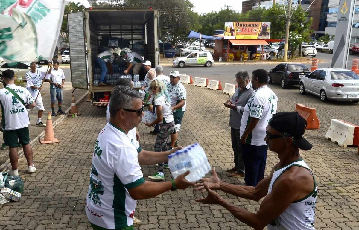 Ponto de coleta na Câmara Legislativa reuniu torcidas do Palmeiras, Grêmio, Internacional e Corinthians