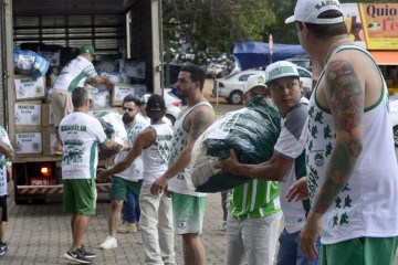 Mancha Verde, do Palmeiras, uniu-se às torcidas organizadas do Grêmio, Internacional e Corinthians para levar doações à CLDF e ajudar as vítimas do RS -  (crédito:  Marcelo Ferreira/CB/D.A Press)