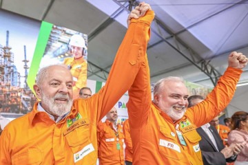 Imagem mostra Luiz Inácio Lula da Silva e o presidente da Petrobras, Jean Paul Prates, durante Cerimônia de Retomada das Obras da Refinaria Abreu e Lima. Ipojuca - PE.     -  (crédito:  Ricardo Stuckert / PR)