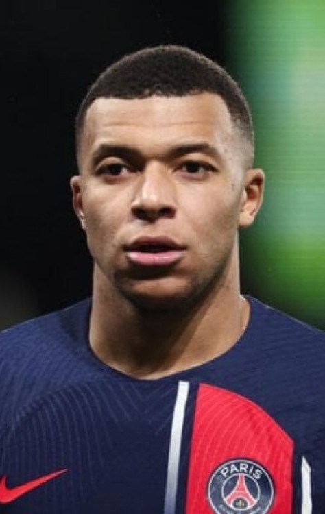 Confusão nos bastidores! Jornal francês revela briga entre Mbappé e magnata do PSG -  (crédito: No Ataque Internacional)