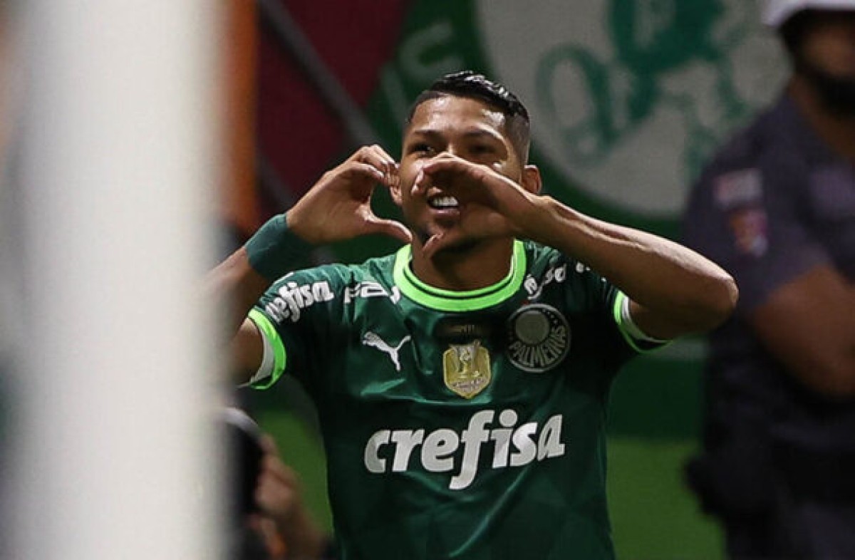 Torcida do Palmeiras cria campanha e pede a saída de Rony