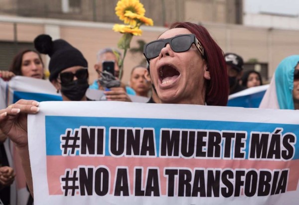 Manifestação contra a transfobia em avenida de Lima, capital do Peru: 'Nenhuma morte a mais' -  (crédito: Alfonso Silva Santisteban)