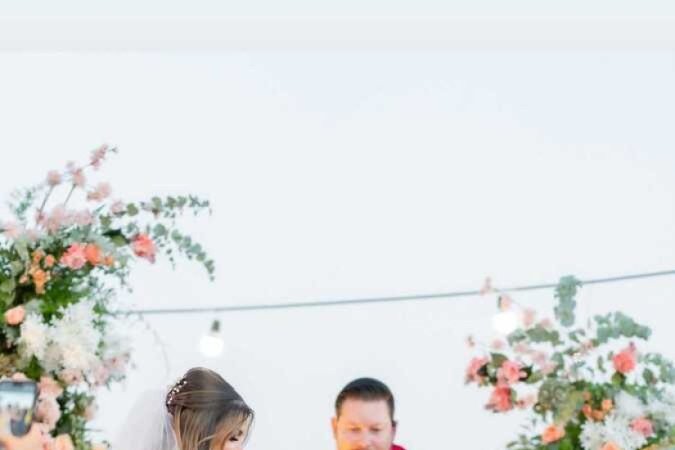 O casamento de Sabrina e Fernando foi celebrado em um restaurante: festa intimista e com a cara dos noivos
