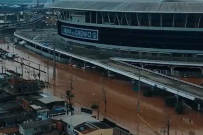 Arena do Grêmio inundada pelas enchentes na Zona Norte de Porto Alegre - Foto: Reprodução de vídeo ge -  (crédito: Reprodução de vídeo ge)