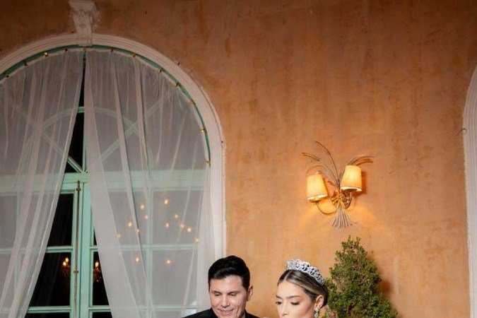 Montagem do bolo de Paula e Alexandre 