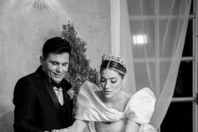 Montagem do bolo de Paula e Alexandre 