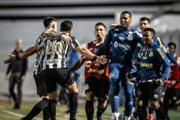 Giuliano comemora segundo gol do Santos na partida contra a Ponte Preta -  (crédito: Foto: Divulgação/Santos)