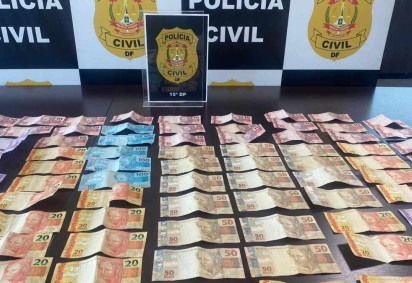 Thiago Sales dos Santos, acusado de tráfico de drogas, foi preso R$2.200,00, em espécie. Polícia investiga origem do dinhheiro -  (crédito: PCDF)