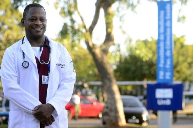  15/05/2024 Crédito: Marcelo Ferreira/CB/D.A Press. Brasil. Brasília - DF - ex-Gilberto Arruda, cobrador de õnibus que irá se formar em medicina na UnB.