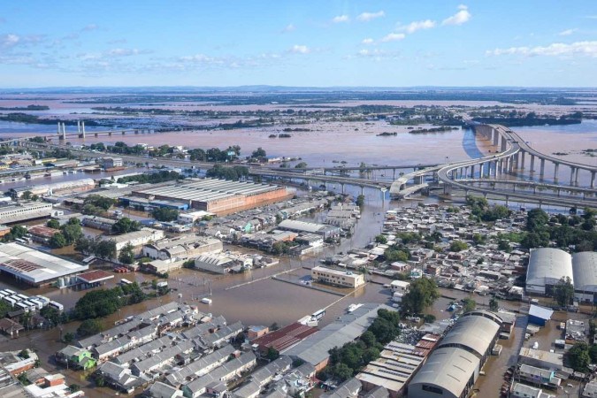 Vista aérea de Porto Alegre: cidade avançou sobre áreas inundáveis, erro que não pode ser repetido na reconstrução -  (crédito: Mauricio Tonetto / Secom)