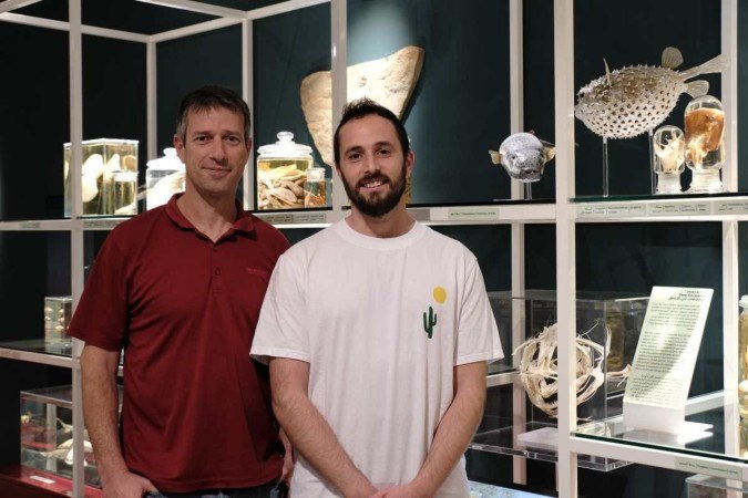 Jonathan Belmaker (E) e Shahar Chaikin são os coautores da pesquisa sobre a dinâmica energética nos polos