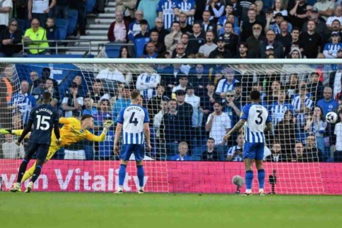 João Pedro (esq.) participou do gol do Brighton, mas Chelsea foi o vitorioso - (crédito: Foto: GLYN KIRK/AFP via Getty Images) João Pedro (esq.) participou do gol do Brighton, mas Chelsea foi o vitorioso - (crédito: Foto: GLYN KIRK/AFP via Getty Images)